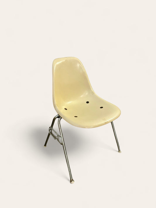 Vintage Eames for Herman Miller Fiberglass Shell Offwhite Chair