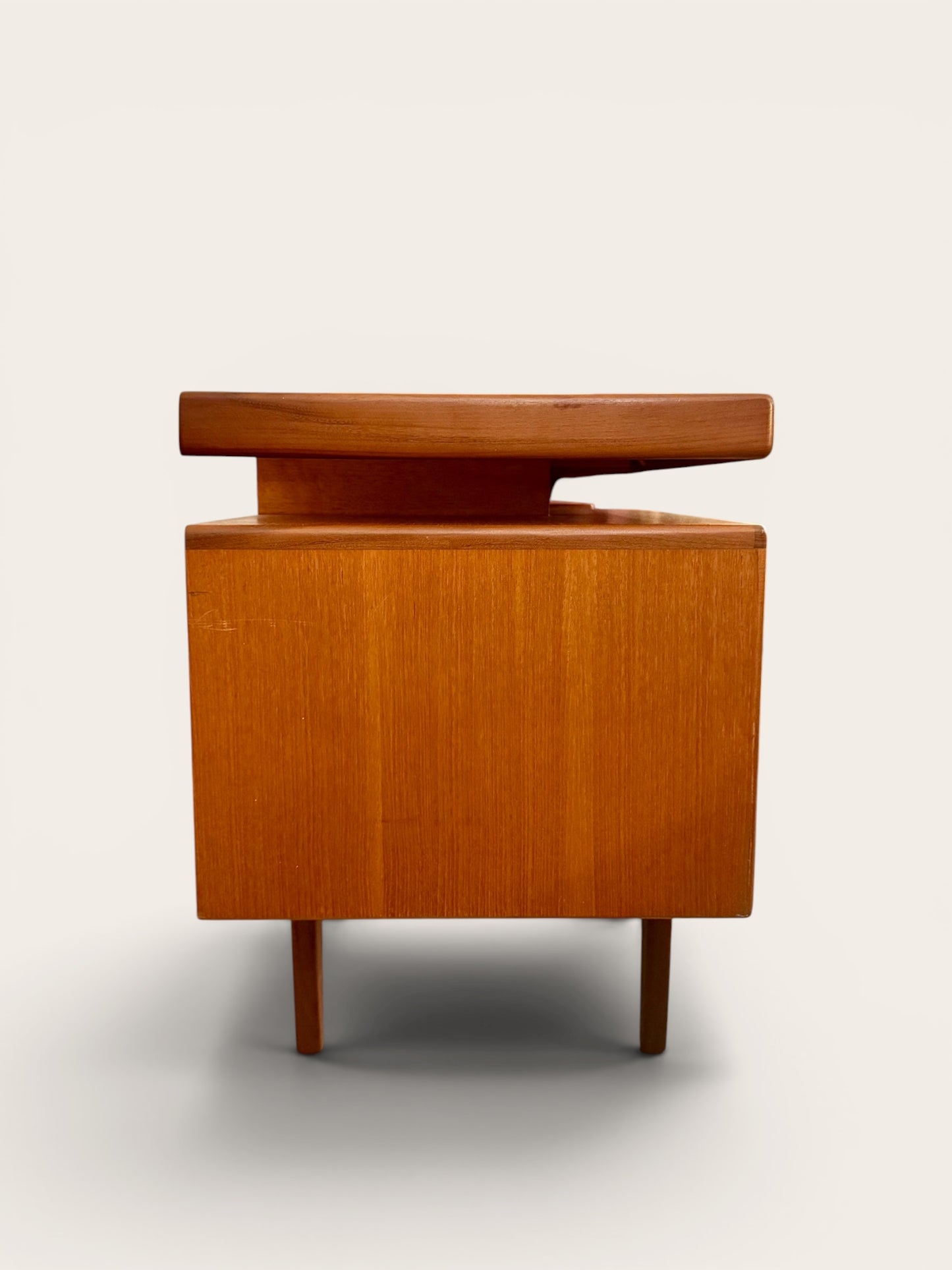 Vintage MCM Teak Fresco Desk by Viktor Wilkins for G-Plan, 1960s
