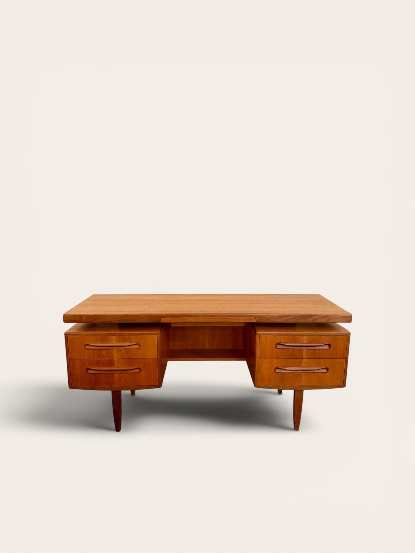 Vintage MCM Teak Fresco Desk by Viktor Wilkins for G-Plan, 1960s
