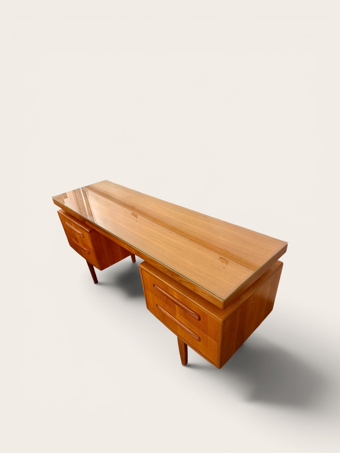 Vintage MCM Teak Fresco Desk by Viktor Wilkins for G-Plan, 1960s