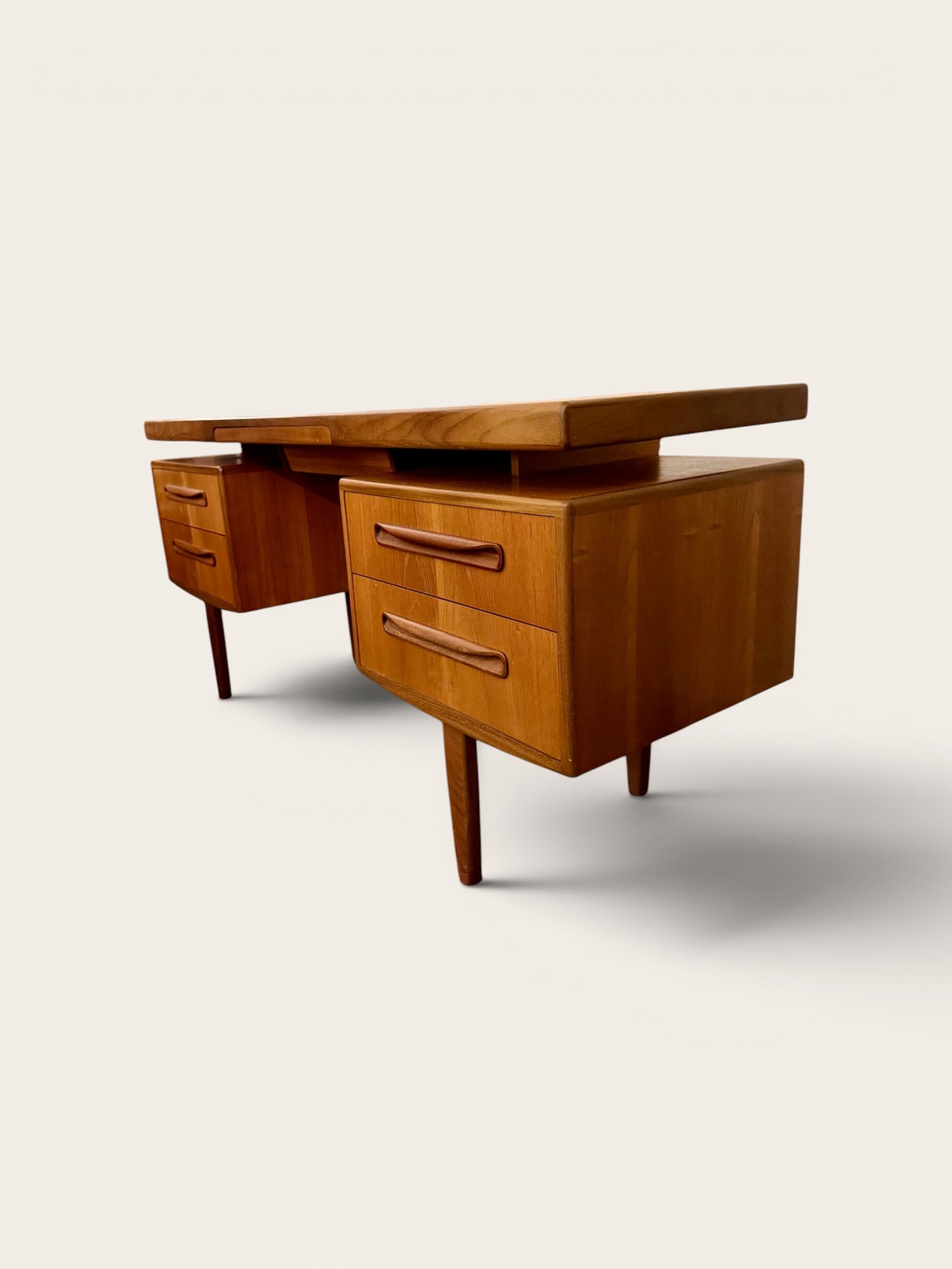 Vintage MCM Teak Fresco Desk by Viktor Wilkins for G-Plan, 1960s