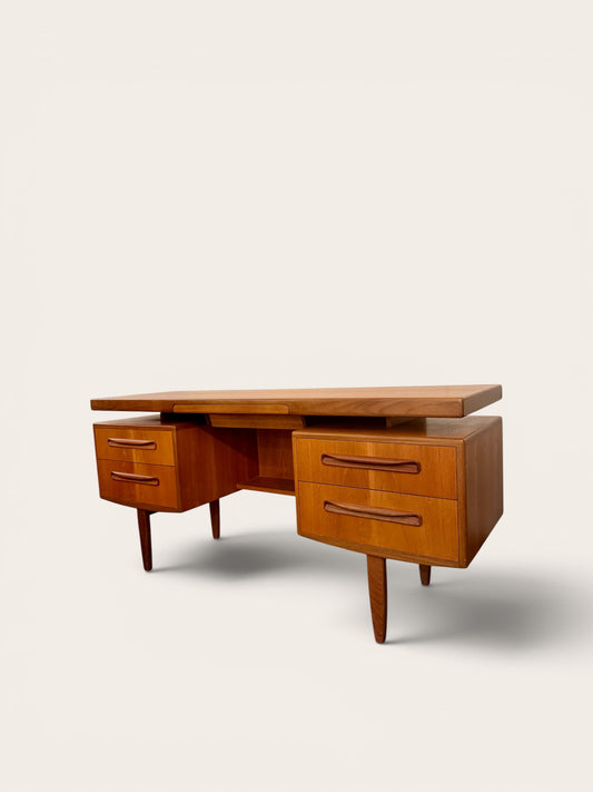 Vintage MCM Teak Fresco Desk by Viktor Wilkins for G-Plan, 1960s