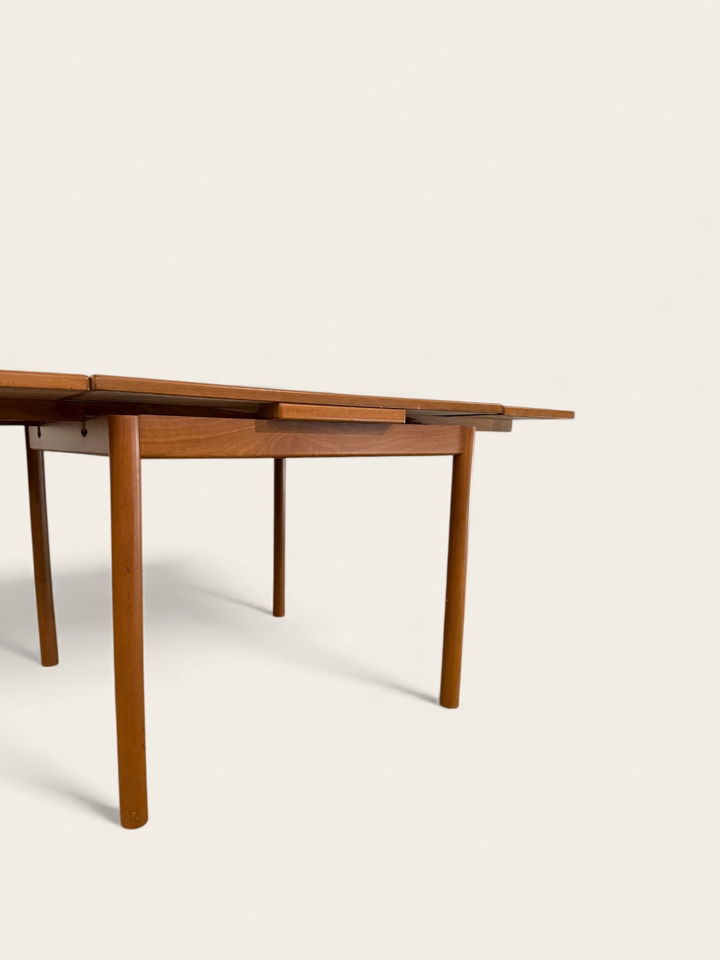 Vintage 1960s MCM Teak Dining Table with Slide-out Extensions