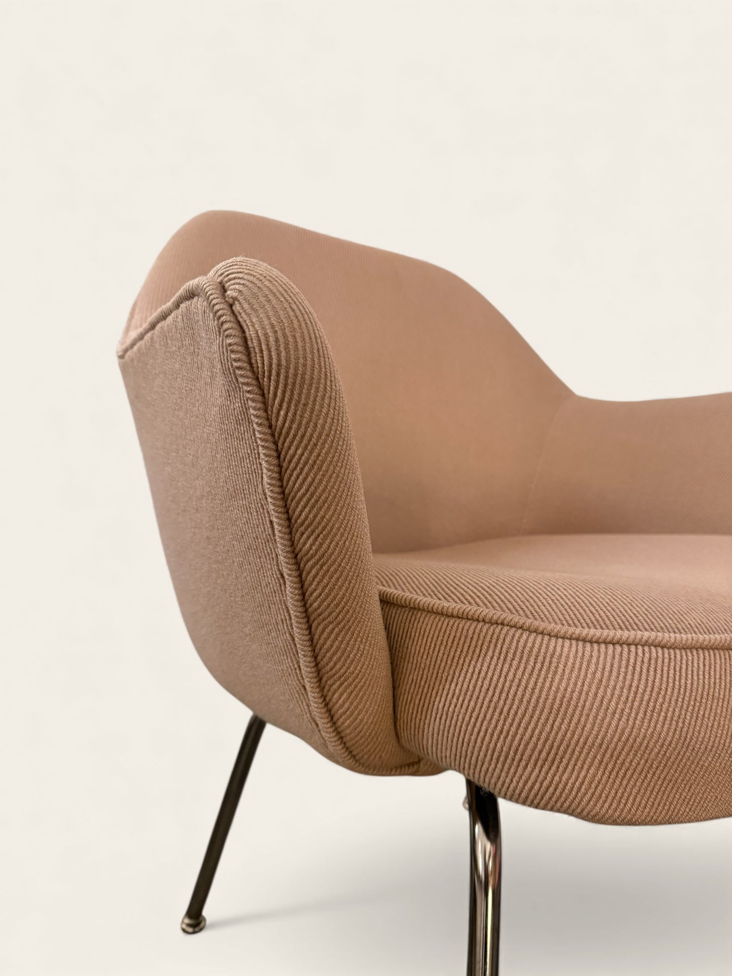 Vintage MCM 1960s Pair of Knoll Armchairs, Model 68 by Eero Saarinen in Beige Fabric