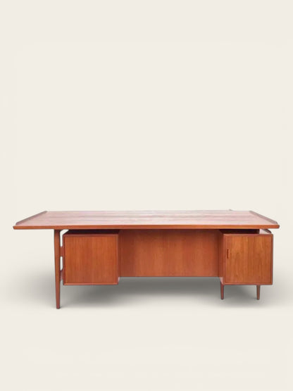 Arne Vodder Model 207 Vintage MCM Executive Desk (Sibast, Denmark, 1960s)