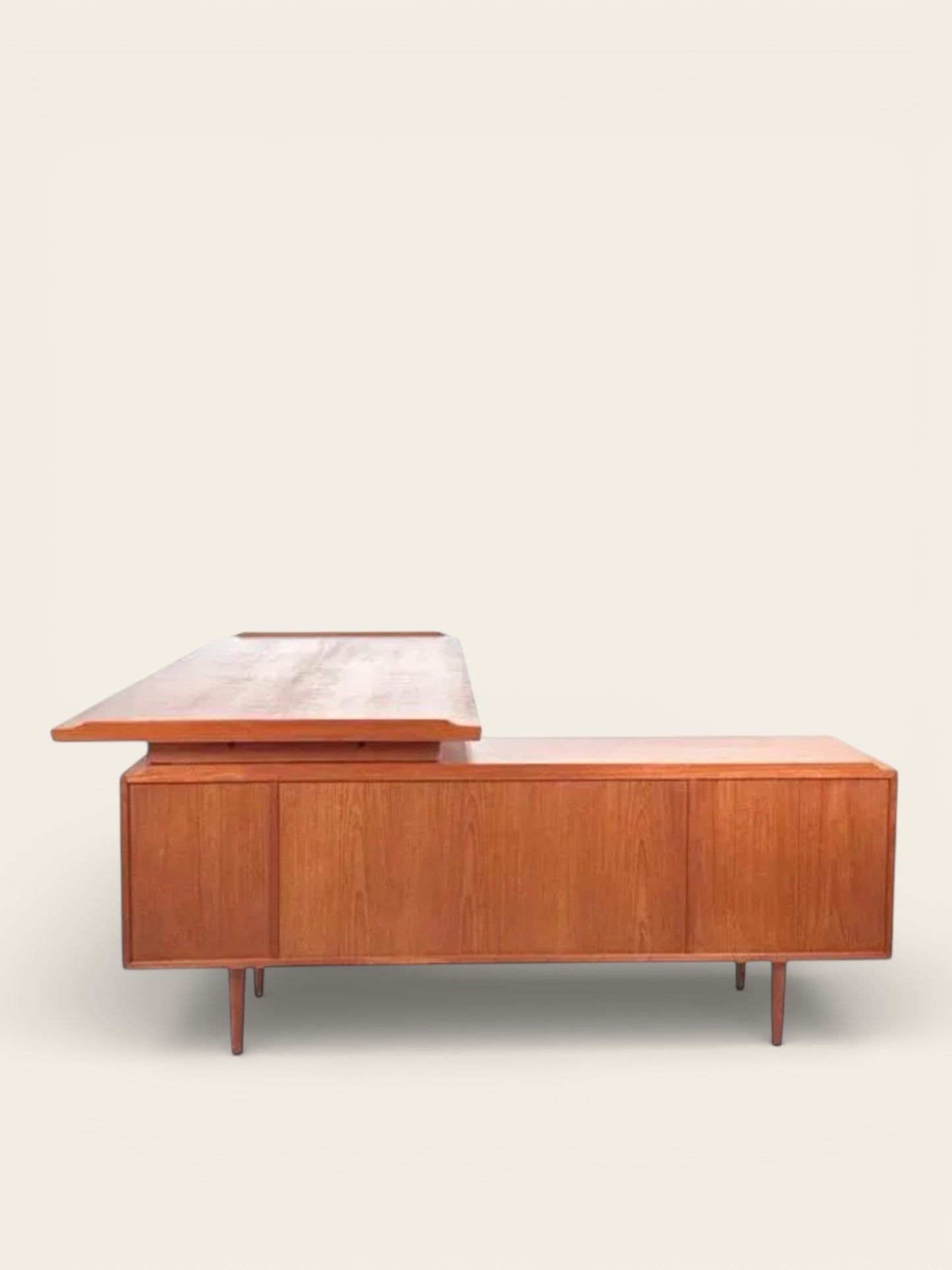 Arne Vodder Model 207 Vintage MCM Executive Desk (Sibast, Denmark, 1960s)