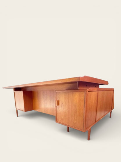 Arne Vodder Model 207 Vintage MCM Executive Desk (Sibast, Denmark, 1960s)