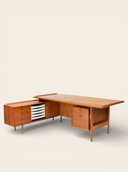 Arne Vodder Model 207 Vintage MCM Executive Desk (Sibast, Denmark, 1960s)