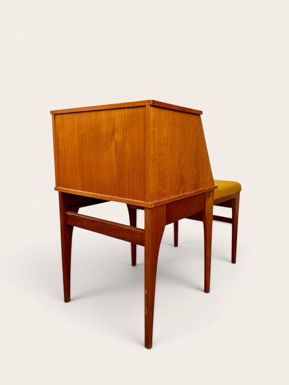 1960s Vintage MCM Chippy Telephone Seat Made in England
