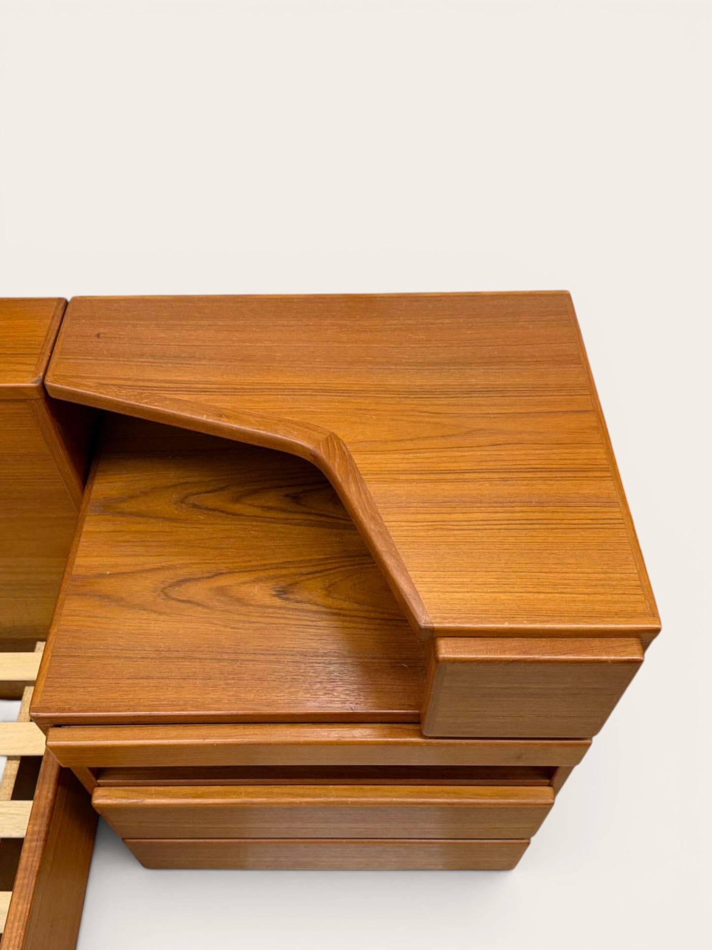 Vintage MCM Scan Coll of Denmark Queen Platform Bed + Kibaek Møbelfabrik Teak Light Bar