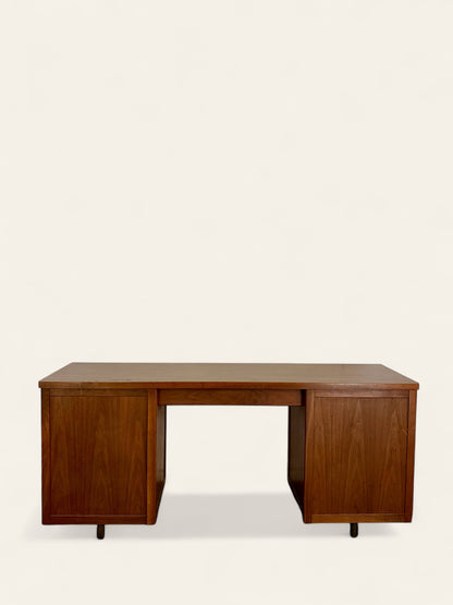 Vintage Mid Century Modern Lehigh-Leopold “Joyce” Desk